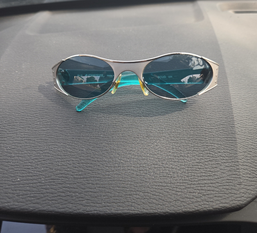 Diesel × Vintage

Diesel Archive Rave Sunglass  Silver and Blue Sunglasses